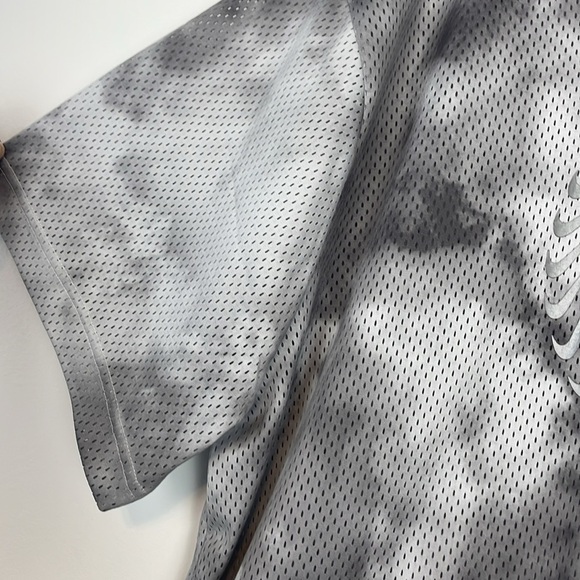 Nike Woman’s SPTCAS Short Sleeve Jersey Pullover Shirt. Plus Size 2X. Grey. - Picture 9 of 14